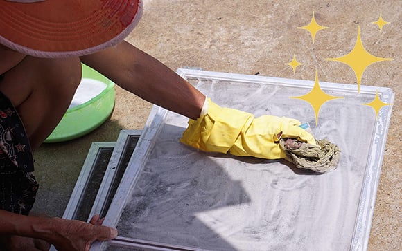 Sou especialista em limpeza e este é o truque simples que uso para limpar mosquiteiros sem esforço