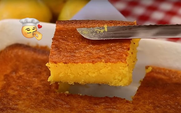 Nada de leite, nem farinha de trigo: esse bolo de laranja fofinho é fácil de fazer e é zero glúten e zero lactose