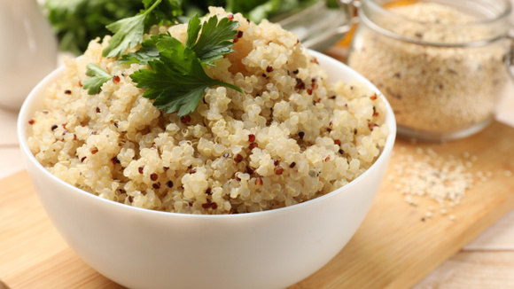 Quinoa é realmente uma boa fonte de proteína? A verdade sobre a composição do alimento e como aproveitá-lo ao máximo