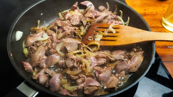 Com 14% de desconto, esta frigideira de cerâmica facilita o preparo das refeições e a limpeza da cozinha