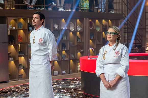 Os finalistas Daniela e Felipe B. na briga pelo troféu de melhor cozinheiro amador do Brasil