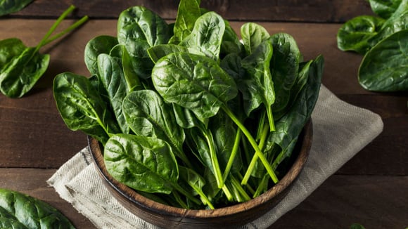 Espinafre: vegetal folhoso verde (Créditos: Canva)
