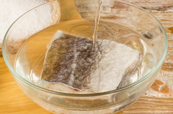 Como dessalgar bacalhau do jeito certo: TudoGostoso ensina o tempo ideal para cada tipo de preparo