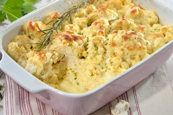 Couve-flor gratinada é o prato simples que parece elaborado para um almoço especial