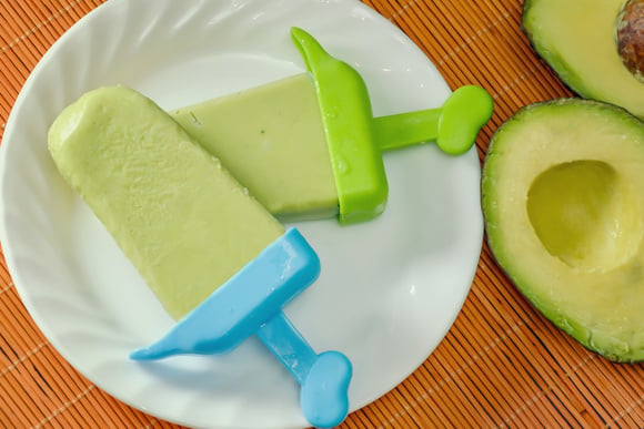 É vitamina no palito: picolé de abacate é uma forma diferente de aproveitar esse ingrediente nutritivo na sobremesa