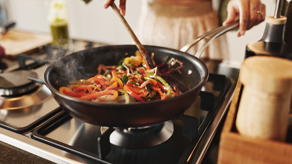 Quer saber como escolher a frigideira certa para a sua cozinha? Te mostramos três opções que vão fazer diferença na sua casa