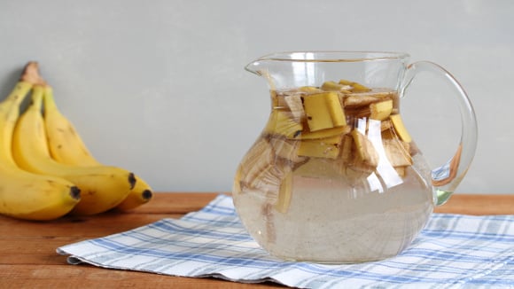 Bata casca de banana com água e bicarbonato: por que fazer e para que serve essa mistura (e como usar direitinho)