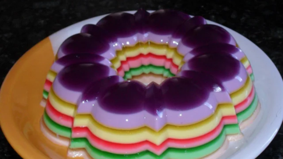 Gelatina em camadas com creme. (créditos: TudoGostoso)