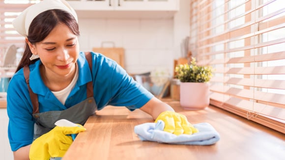 Nem aspirador, nem misturinha caseira: esse é o truque dos japoneses para manter a casa limpa por mais tempo