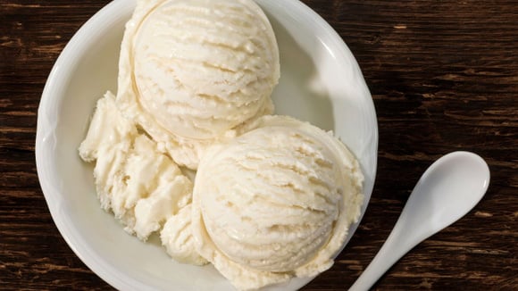 Esse é o melhor jeito de usar tapioca granulada nos dias quentes: faça um sorvete de tapioca cremoso e muito refrescante