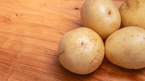 Batatas cozidas e resfriadas também podem apresentar maior quantidade de amido resistente. (créditos: Shutterstock)