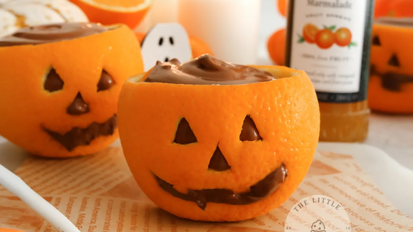 Mousse de chocolate vegana servida na laranja é a sobremesa terrivelmente cremosa que vai encantar a todos na sua festa de Halloween; veja como fazer