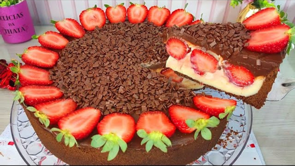 Torta bombom de morango é a sobremesa de Natal perfeita para encantar sua família e amigos na ceia!