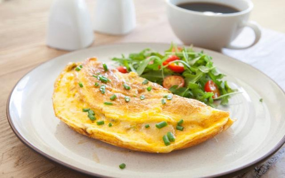 Omelete recheado é saudável e cheio de sabor (Créditos: TudoGostoso)