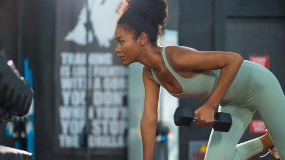 Não precisa treinar todos os dias: a quantidade de vezes que você deve fazer musculação para ter resultados é menor do que imagina!