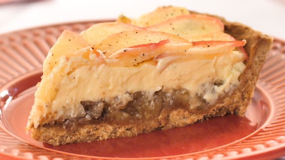 A melhor torta de maçã é feita com uma massa que derrete na boca e um recheio cremoso: veja a receita