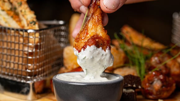 O molho para aves que minha mãe aprendeu com um chef há mais de 40 anos e que nunca nos falta na época do Natal