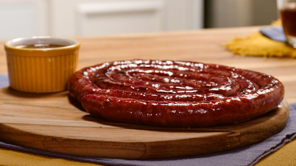 Linguiça caramelizada na cerveja é o petisco MARAVILHOSO que não pode faltar na sua reunião com os amigos!