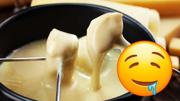 CUIDADO, reproduzir essa receita pode causar vício: fondue de queijo muito cremoso