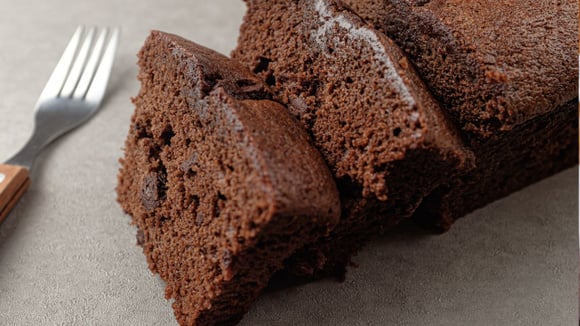 O segredo para o bolo de chocolate muito fofinho está nesse passo que você nunca segue