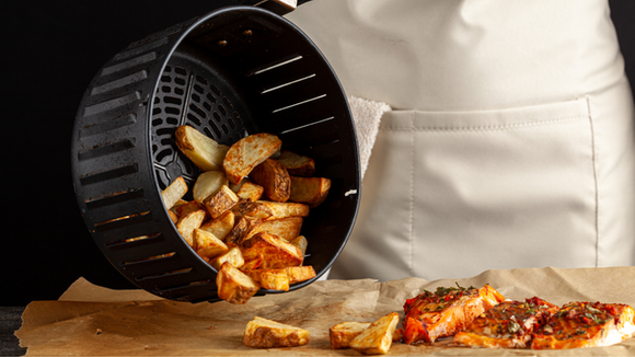 Air fryer oven de 12 litros chama atenção pela capacidade e pelo desconto de 40%