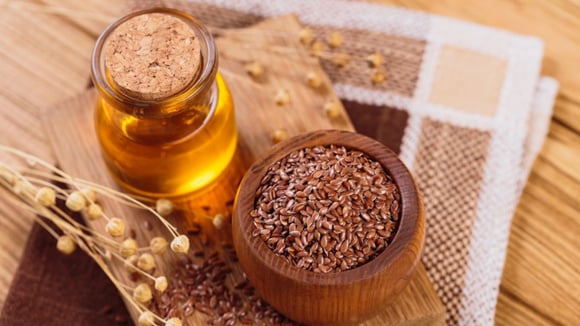 Quem não pode comer linhaça? Essa semente é aliada da vida saudável, mas não para todos