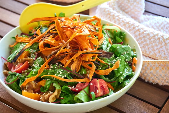 BALDÃO DE SALADA é o prato do momento para comer à vontade sem engordar! Vem aprender como deixá-lo gostoso e viciante!