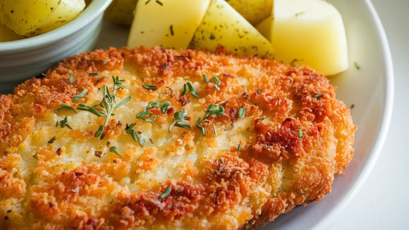 Como preparar deliciosos e econômicos bifes à milanesa: a receita para evitar gastos excessivos