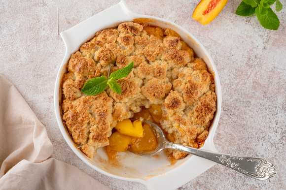 Torta de pêssego fácil e rápida: sobremesa com fruta da primavera é perfeita para o almoço de domingo em família