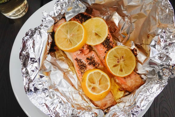 Salmão assado macio e suculento: a temperatura e o tempo de cozimento corretos para cozinhar o peixe com perfeição
