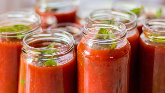 Depois de abrir o sachê de molho de tomate, é assim que você deve guardá-lo para não estragar
