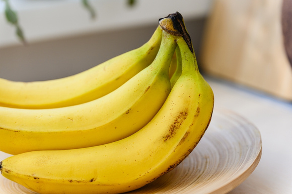 Esse utensílio prático é o segredo para suas bananas durarem muito mais tempo sem escurecer
