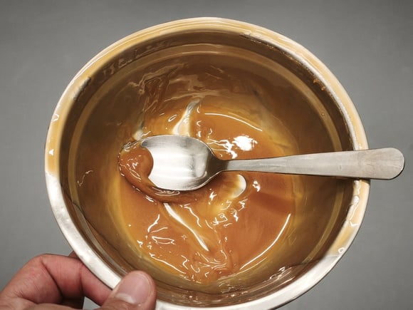 Fiz esse doce de leite caseiro uma vez e nunca mais consegui gostar dos industrializados