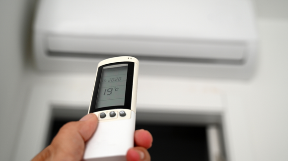 Calor nunca mais! Esse ar condicionado vai tomar a sua casa confortável até no Verão