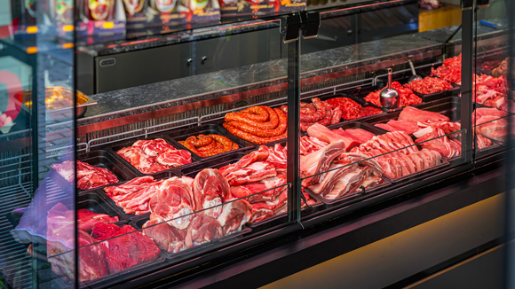 Após meses de alta, o preço da carne pode ficar mais acessível no Brasil: "beneficiando o padrão de vida e o consumo de carne vermelha", afirma Rockenmeyer