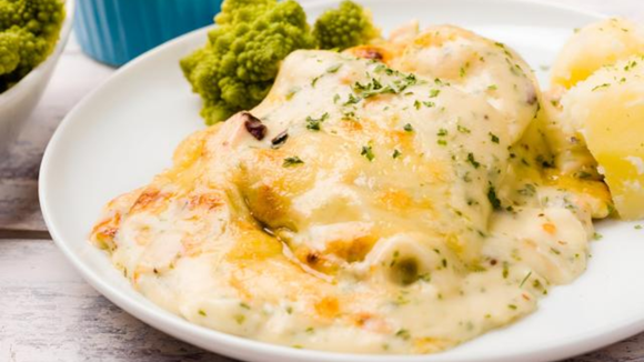 Tilápia no forno é uma opção saudável e saborosa para as suas refeições. (créditos: Shutterstock)