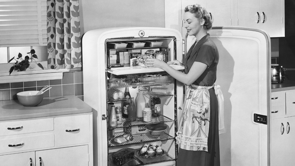 Funções esquecidas mostram que praticidade na cozinha não depende só de tecnologia recente. (Foto: Canva)