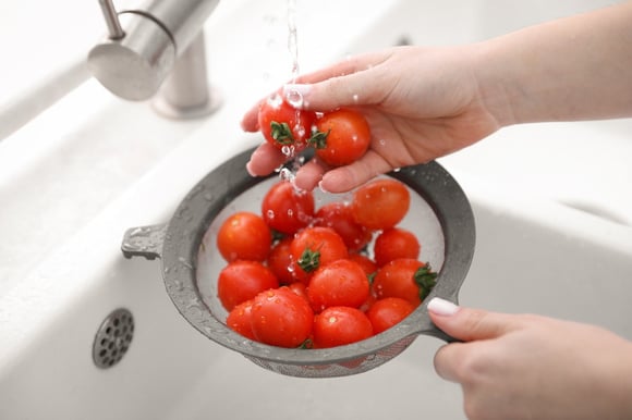 Tomates recheados com carne moída e arroz: o jantar de forno perfeito para noites frias e preguiçosas