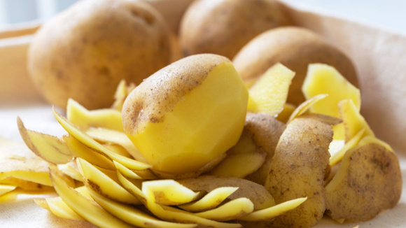Dependendo do preparo, use uma batata inteira ou em rodelas (Créditos: Shutterstock)