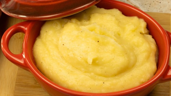 O purê de mandioca que minha avó preparava na fazenda faz o maior sucesso lá em casa até hoje!