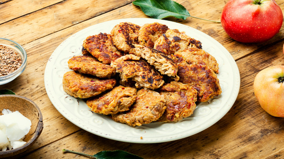 Essa panquequinha funcional de maçã ajuda na saúde intestinal e é um lanche ou café da manhã delicioso (receita fácil da nutri!)