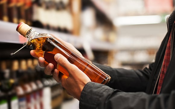 Nem cerveja, nem vodka: essa é a pior bebida alcoólica para o seu fígado