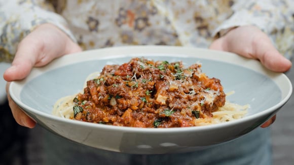 TudoGostoso ensina como fazer o melhor ragu de carne para macarrão: corte barato, sabor de milhões!