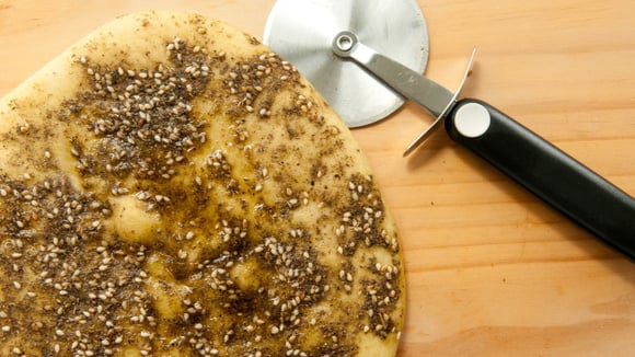 Colocar zaatar na comida faz bem mesmo? Nutricionista explica os benefícios e o que você precisa saber sobre o tempero árabe