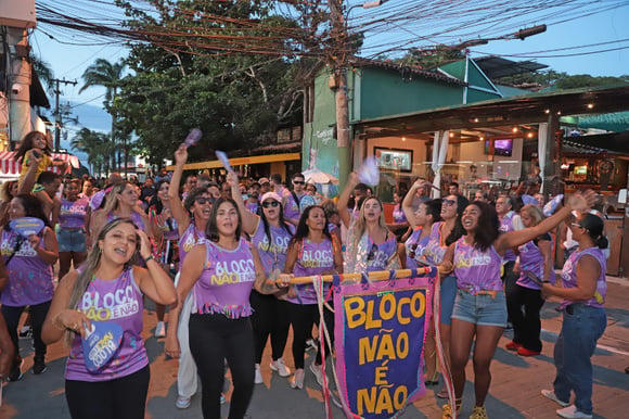 Bloco Não é Não é um dos destaques do Carnaval 2024 de Búzios. (Foto: Prefeitura de Búzios)