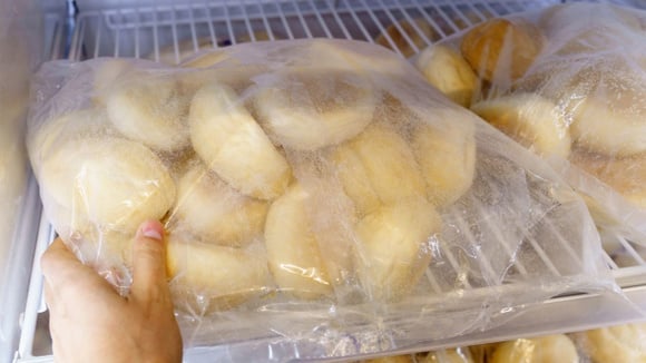 Comer pão congelado em vez de fresco realmente ajuda a emagrecer? Descubra se há benefícios nessa prática