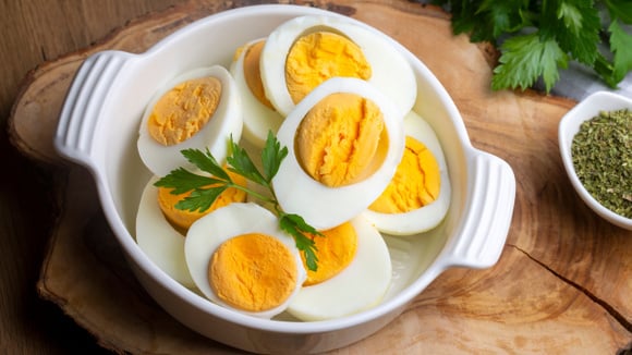 A dieta do ovo pode aumentar o colesterol e comprometer o consumo de outros nutrientes essenciais (Créditos: Shuttertstock)