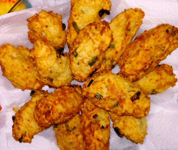 Bolinho de arroz fácil pronto em 20 minutos: essa receita é queridinha aqui em casa