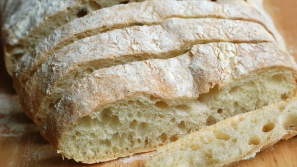 Nem sovar, nem sujar as mãos: aqui em casa só faço pão de colher, receita fácil perfeita para o café da manhã ou lanche da tarde