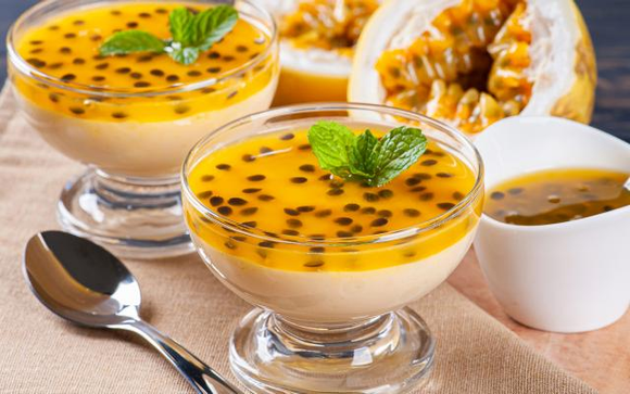 Mousse de maracujá é a receita perfeita para quem está aprendendo a cozinhar (Créditos: TudoGostoso)